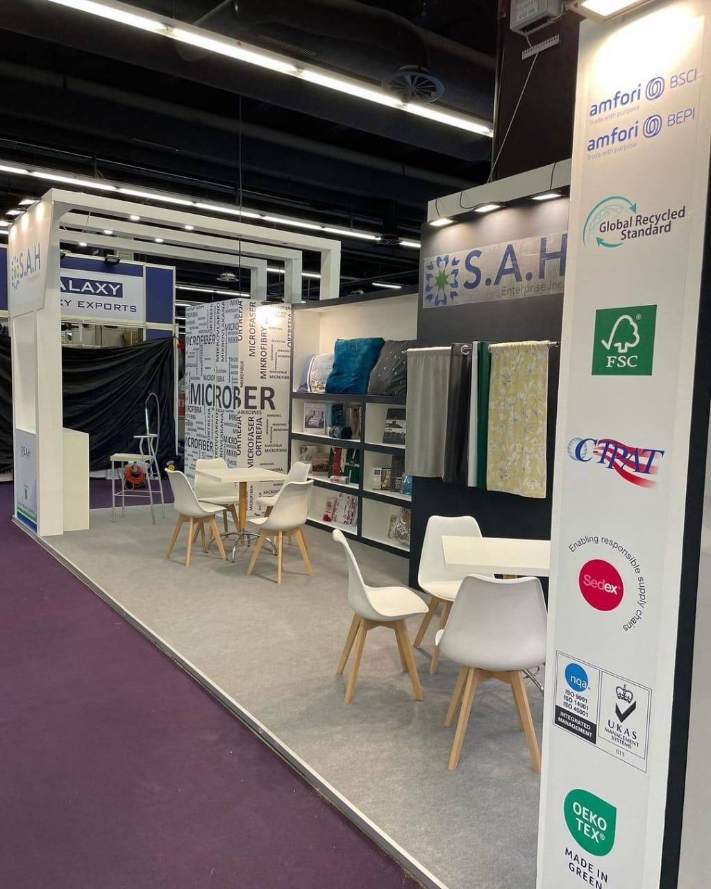 Red Dot Exhibition Stand